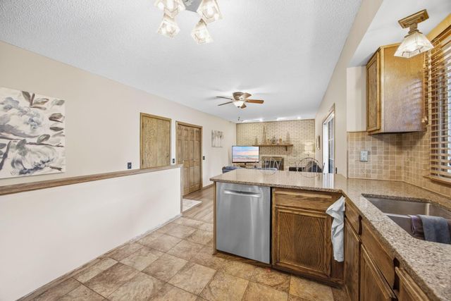 11315 W River Hills Drive, Burnsville, MN 55337