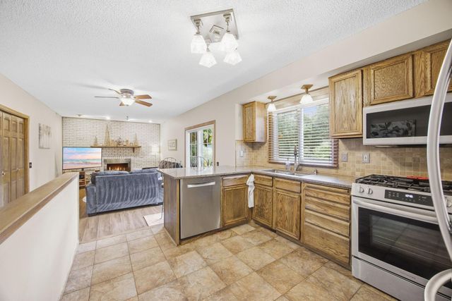 11315 W River Hills Drive, Burnsville, MN 55337
