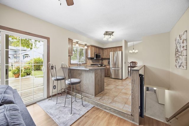 11315 W River Hills Drive, Burnsville, MN 55337