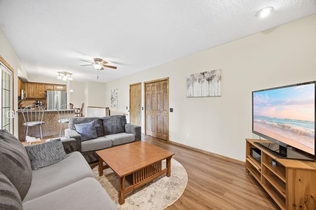 11315 W River Hills Drive, Burnsville, MN 55337