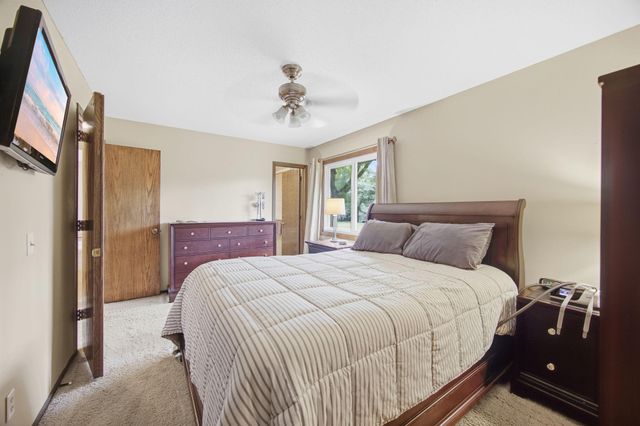 11315 W River Hills Drive, Burnsville, MN 55337