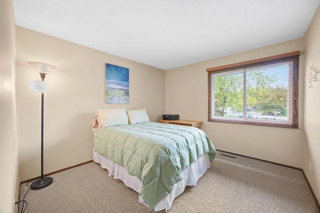 11315 W River Hills Drive, Burnsville, MN 55337