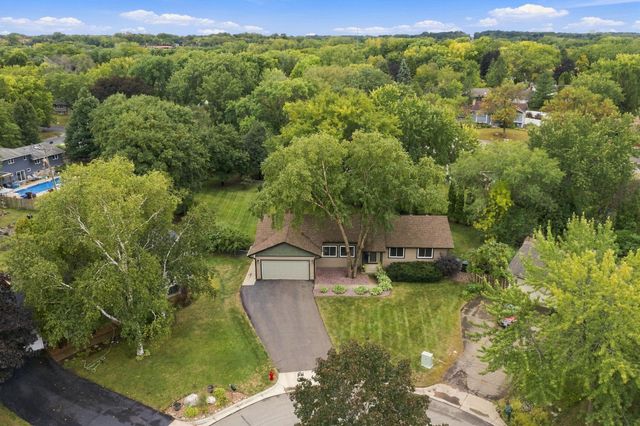 11315 W River Hills Drive, Burnsville, MN 55337