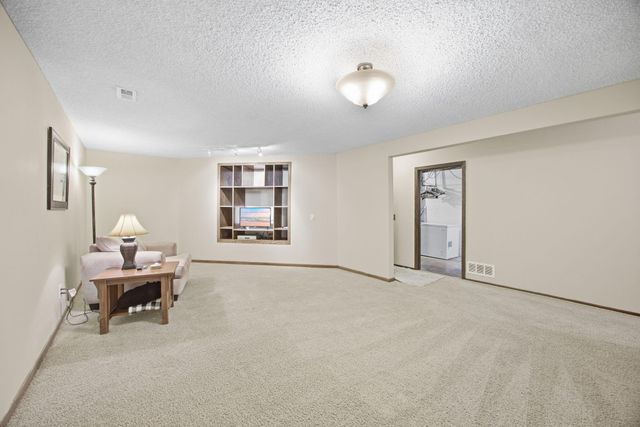 11315 W River Hills Drive, Burnsville, MN 55337