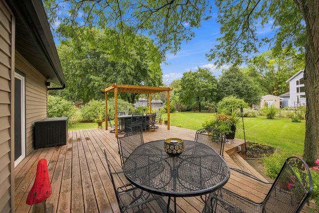 11315 W River Hills Drive, Burnsville, MN 55337