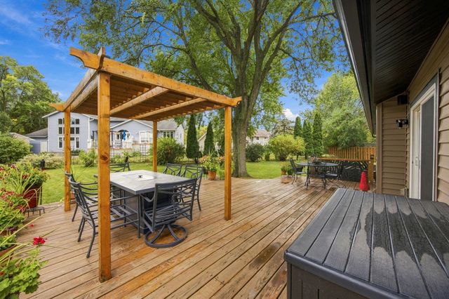 11315 W River Hills Drive, Burnsville, MN 55337