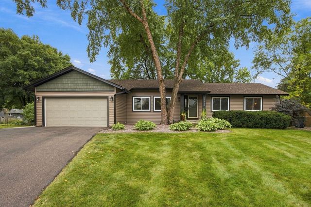 11315 W River Hills Drive, Burnsville, MN 55337