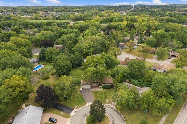 11315 W River Hills Drive, Burnsville, MN 55337