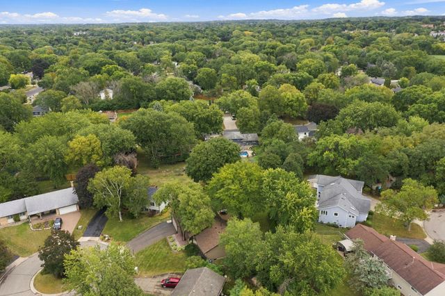 11315 W River Hills Drive, Burnsville, MN 55337