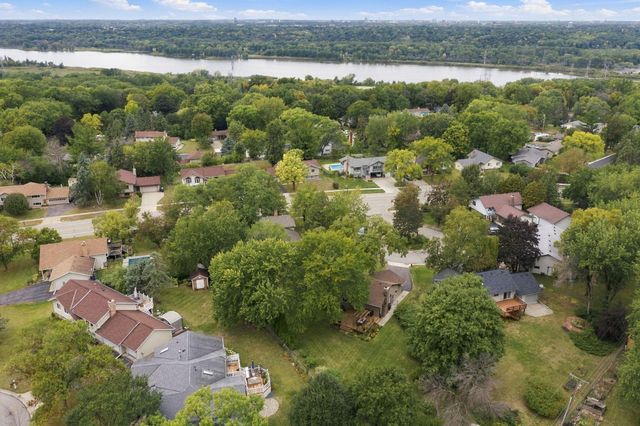 11315 W River Hills Drive, Burnsville, MN 55337