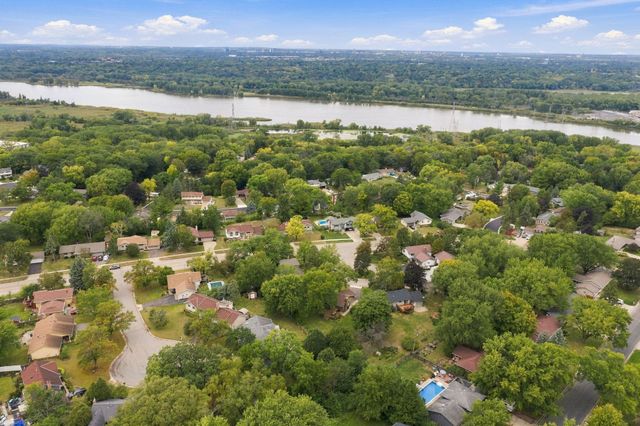11315 W River Hills Drive, Burnsville, MN 55337