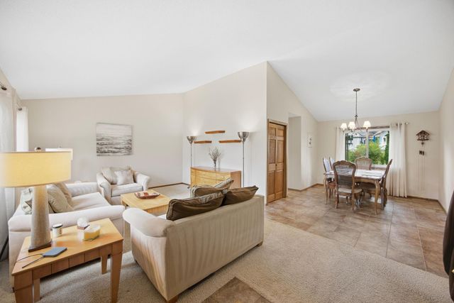 11315 W River Hills Drive, Burnsville, MN 55337