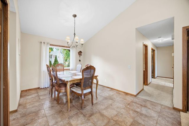 11315 W River Hills Drive, Burnsville, MN 55337