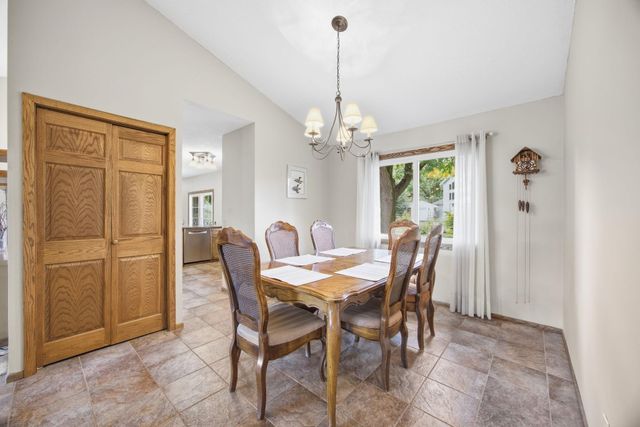 11315 W River Hills Drive, Burnsville, MN 55337