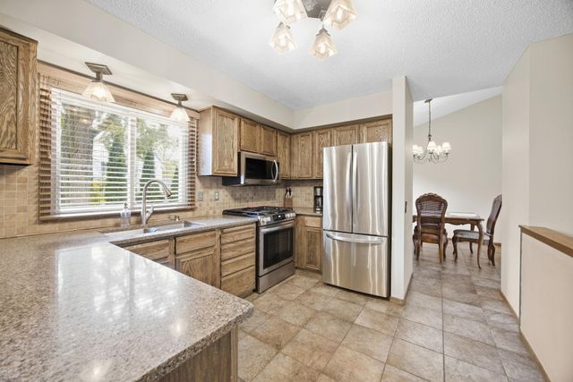 11315 W River Hills Drive, Burnsville, MN 55337