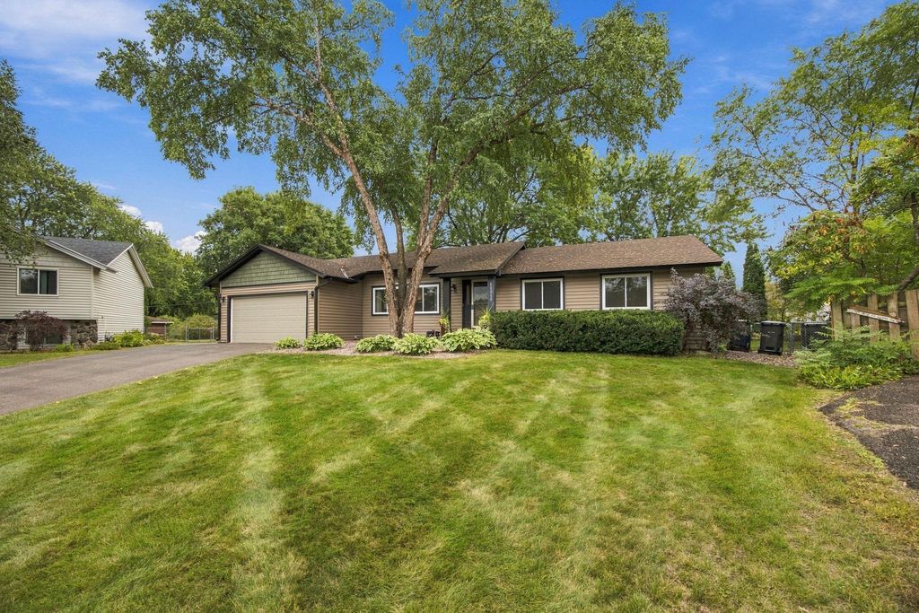 11315 W River Hills Drive, Burnsville, MN 55337