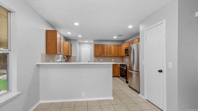 4113 BROOK HOLLOW DR, Schertz, TX 78154