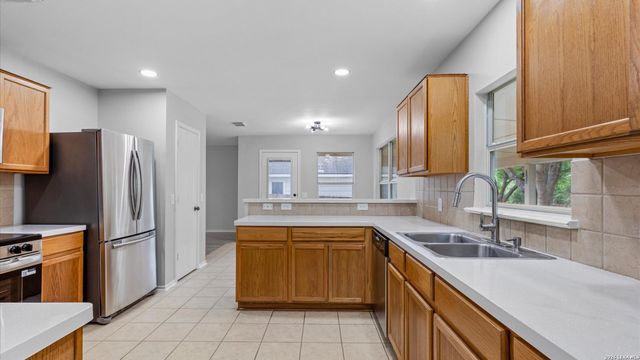 4113 BROOK HOLLOW DR, Schertz, TX 78154