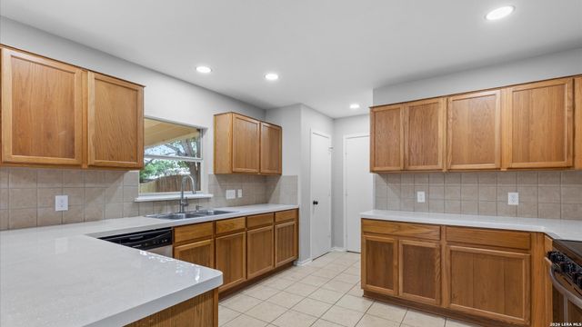 4113 BROOK HOLLOW DR, Schertz, TX 78154