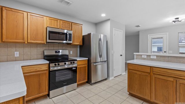 4113 BROOK HOLLOW DR, Schertz, TX 78154