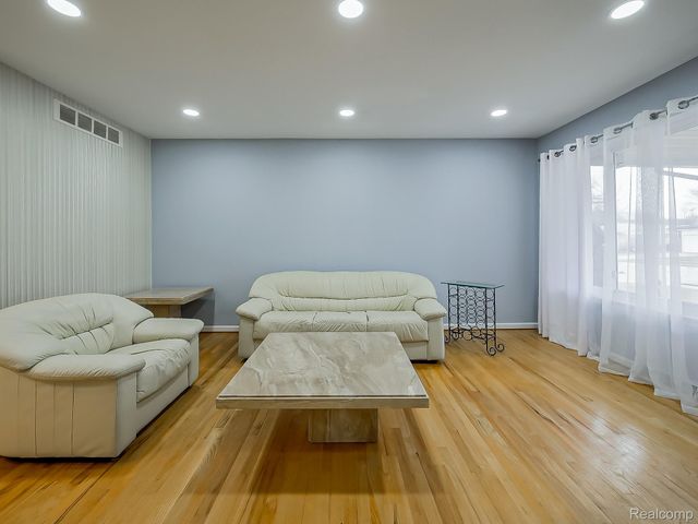 36268 Jeffrey Drive, Sterling Heights, MI 48310