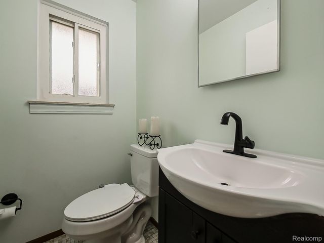 36268 Jeffrey Drive, Sterling Heights, MI 48310