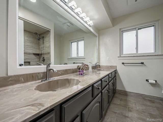 36268 Jeffrey Drive, Sterling Heights, MI 48310