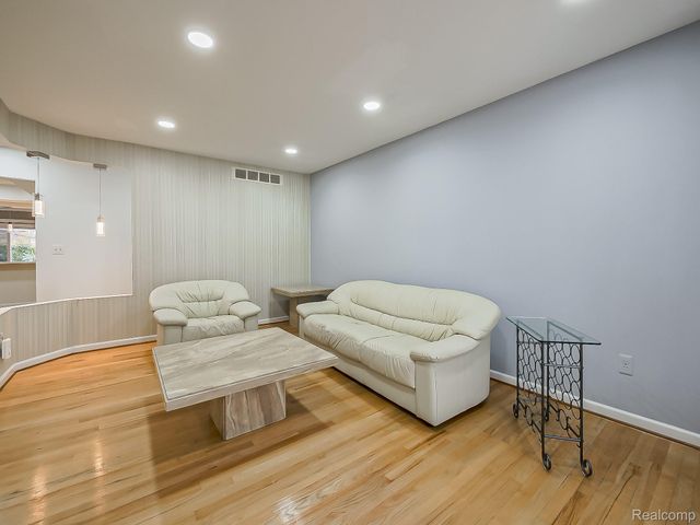 36268 Jeffrey Drive, Sterling Heights, MI 48310