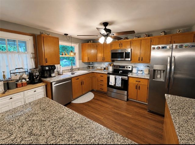 807 E Fairmont Avenue, New Castle, PA 16105