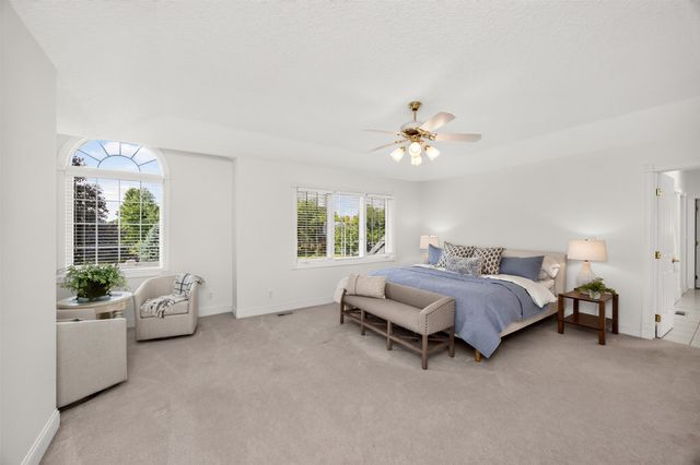1925 SE Hawthorne Ridge Drive, Waukee, IA 50263