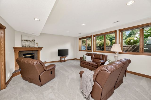 1925 SE Hawthorne Ridge Drive, Waukee, IA 50263