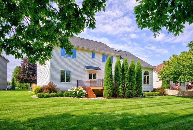 1925 SE Hawthorne Ridge Drive, Waukee, IA 50263