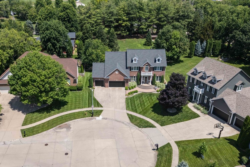 1925 SE Hawthorne Ridge Drive, Waukee, IA 50263