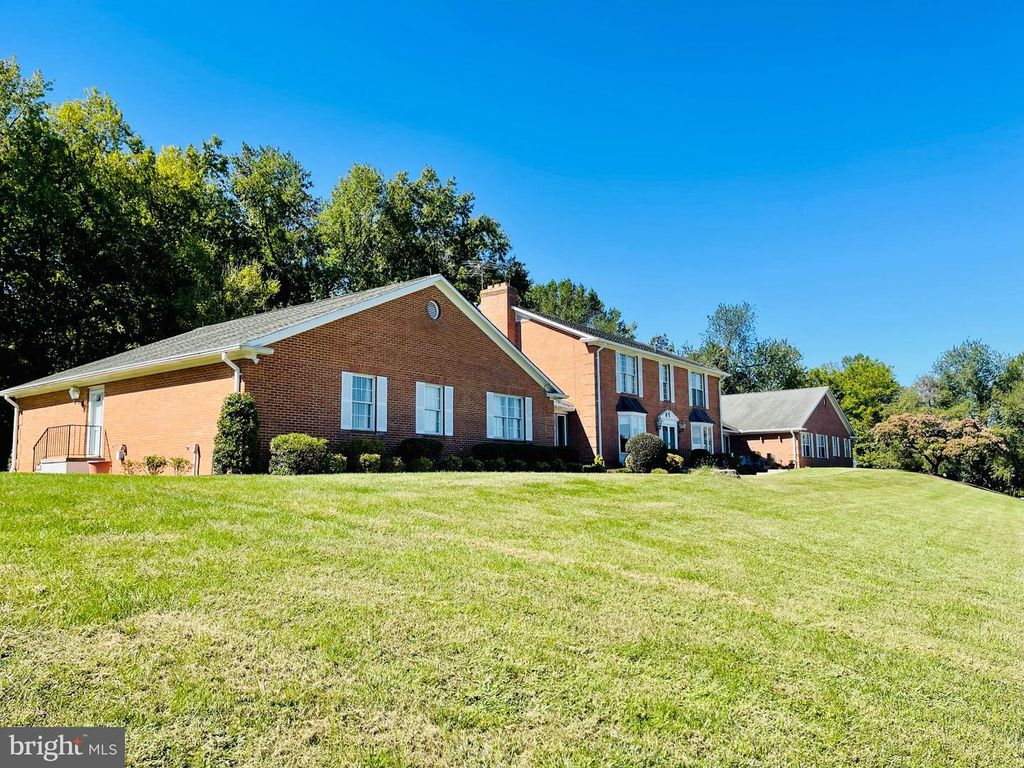 6300 TOWN POINT RD, Tracys Landing, MD 20779