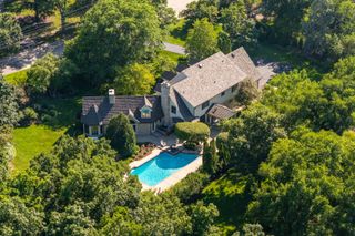 222 W Old Mill Road, Lake Forest, IL 60045