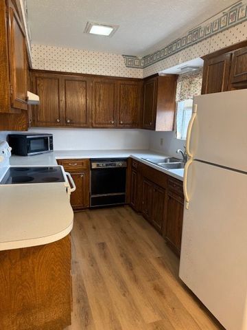 101 Duke St E, Portland, TX 78374