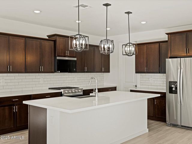 15995 W PRICKLY PEAR Trail, Surprise, AZ 85387