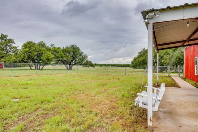 400 S 10th Avenue, Santo, TX 76472