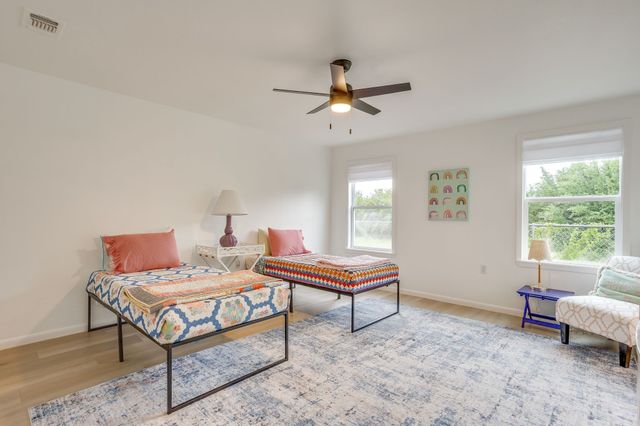 400 S 10th Avenue, Santo, TX 76472