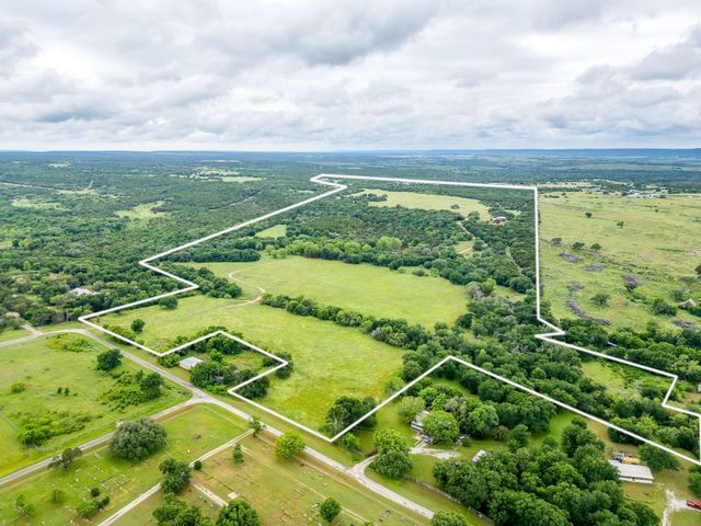 400 S 10th Avenue, Santo, TX 76472