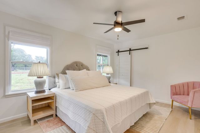 400 S 10th Avenue, Santo, TX 76472