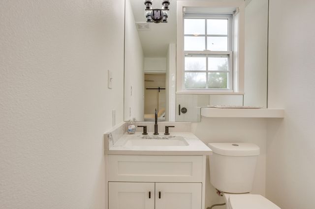 400 S 10th Avenue, Santo, TX 76472