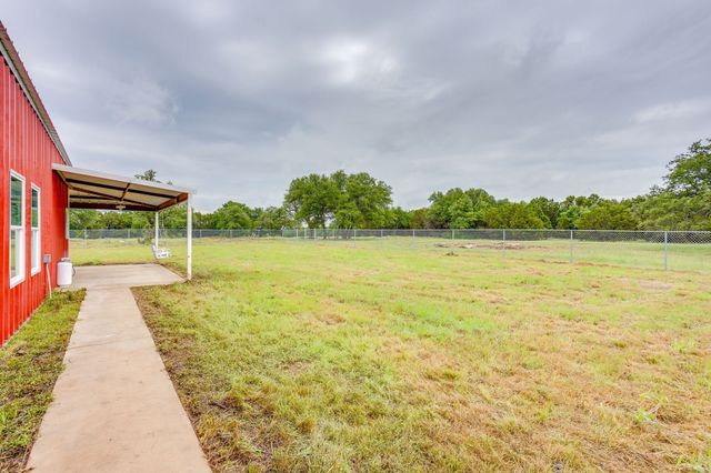 400 S 10th Avenue, Santo, TX 76472