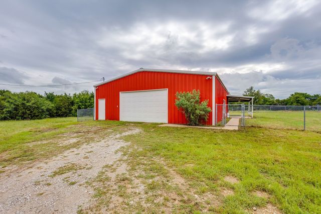 400 S 10th Avenue, Santo, TX 76472