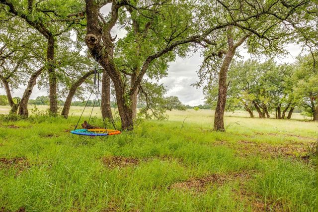 400 S 10th Avenue, Santo, TX 76472