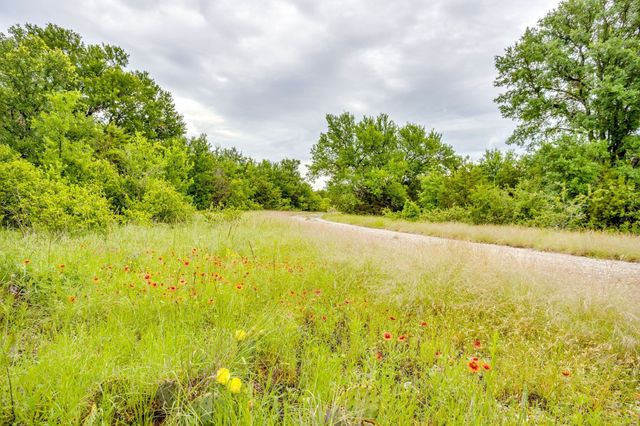 400 S 10th Avenue, Santo, TX 76472