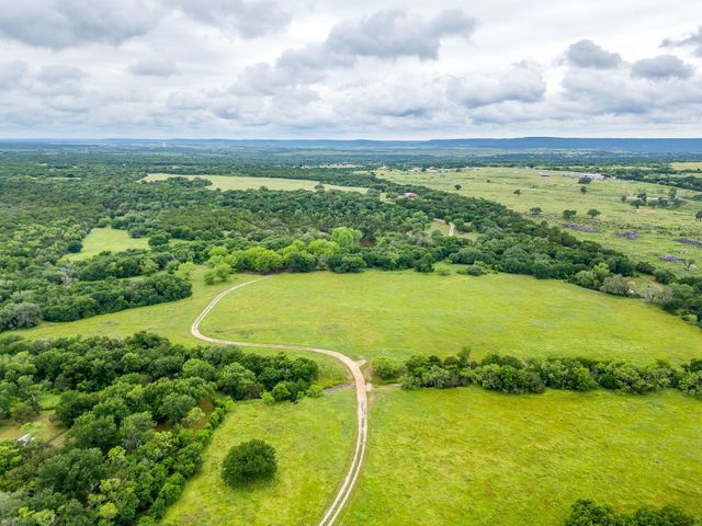 400 S 10th Avenue, Santo, TX 76472