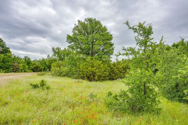 400 S 10th Avenue, Santo, TX 76472