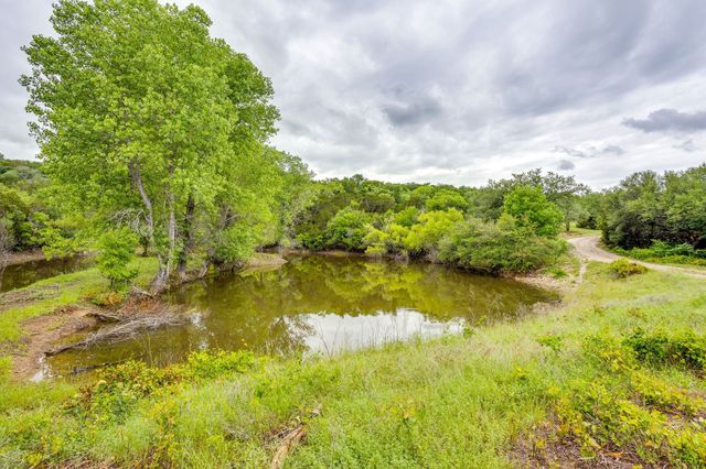 400 S 10th Avenue, Santo, TX 76472
