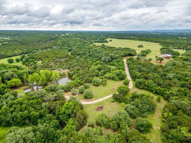 400 S 10th Avenue, Santo, TX 76472